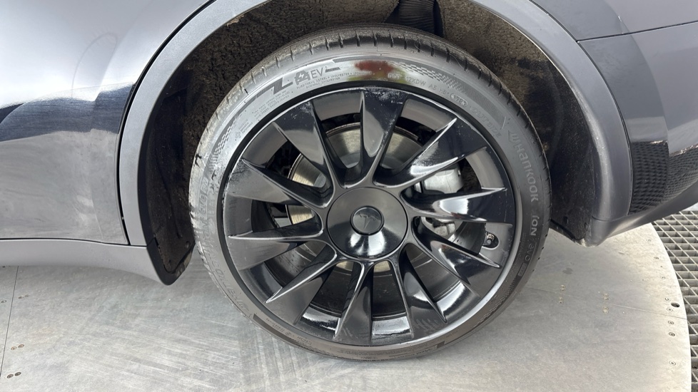 TESLA MODEL Y HATCHBACK Long Range AWD 5dr Auto