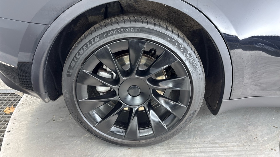 TESLA MODEL Y HATCHBACK Long Range AWD 5dr Auto