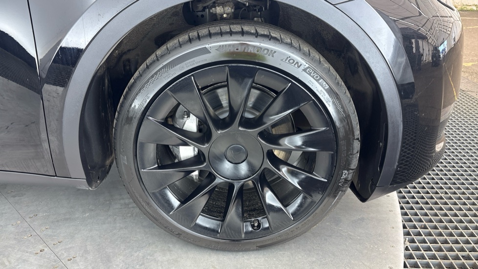 TESLA MODEL Y HATCHBACK Long Range AWD 5dr Auto