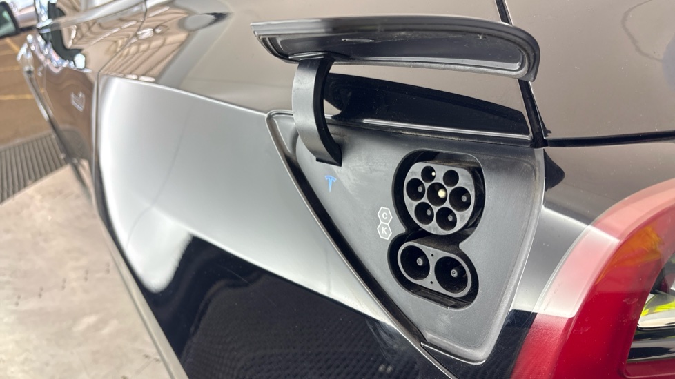 TESLA MODEL Y HATCHBACK Long Range AWD 5dr Auto