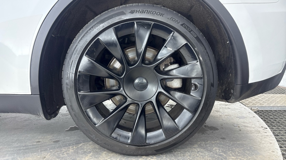 TESLA MODEL Y HATCHBACK Long Range AWD 5dr Auto
