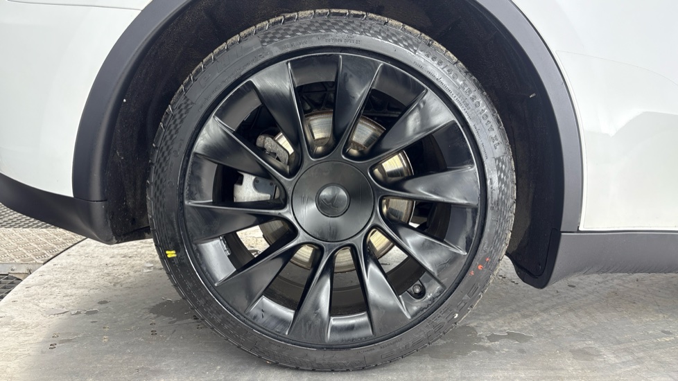 TESLA MODEL Y HATCHBACK Long Range AWD 5dr Auto