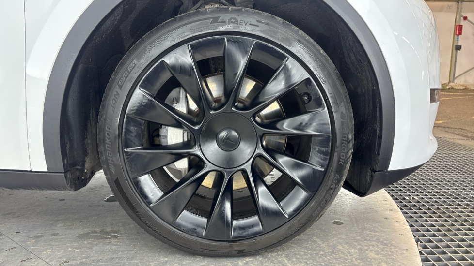 TESLA MODEL Y HATCHBACK Long Range AWD 5dr Auto