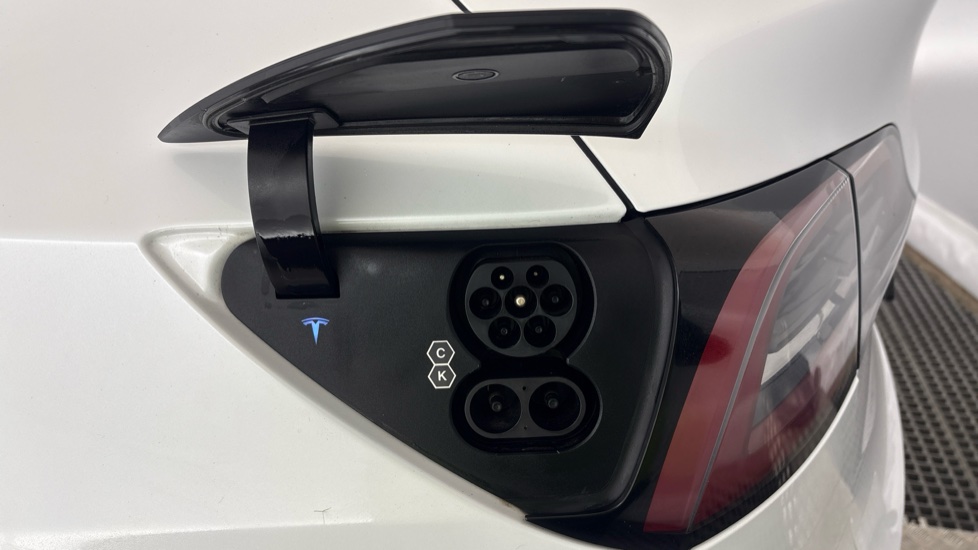 TESLA MODEL Y HATCHBACK Long Range AWD 5dr Auto