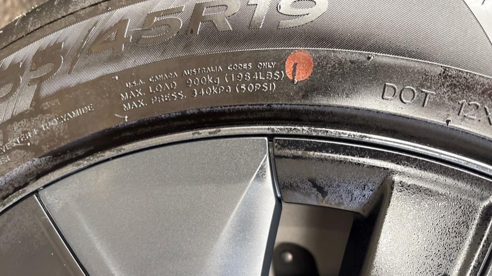 TESLA MODEL Y Scuff