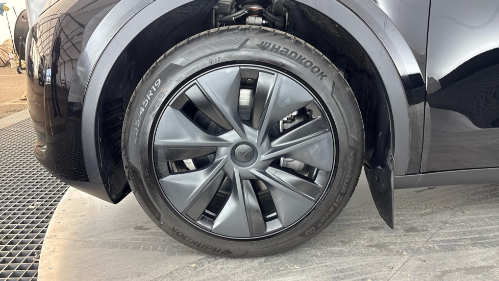 TESLA MODEL Y Image 17