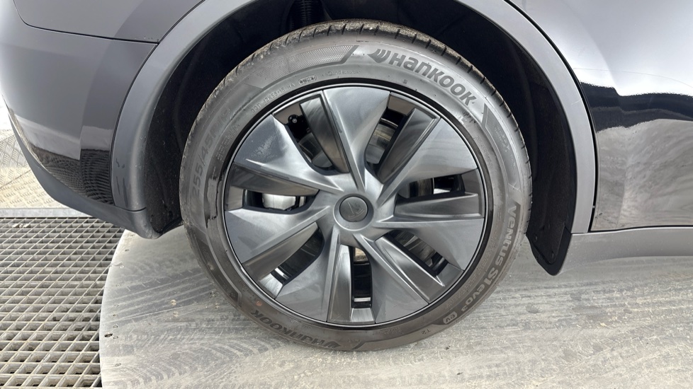 TESLA MODEL Y Image 19