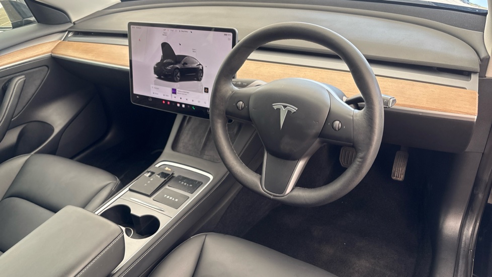 TESLA MODEL 3 Image 9