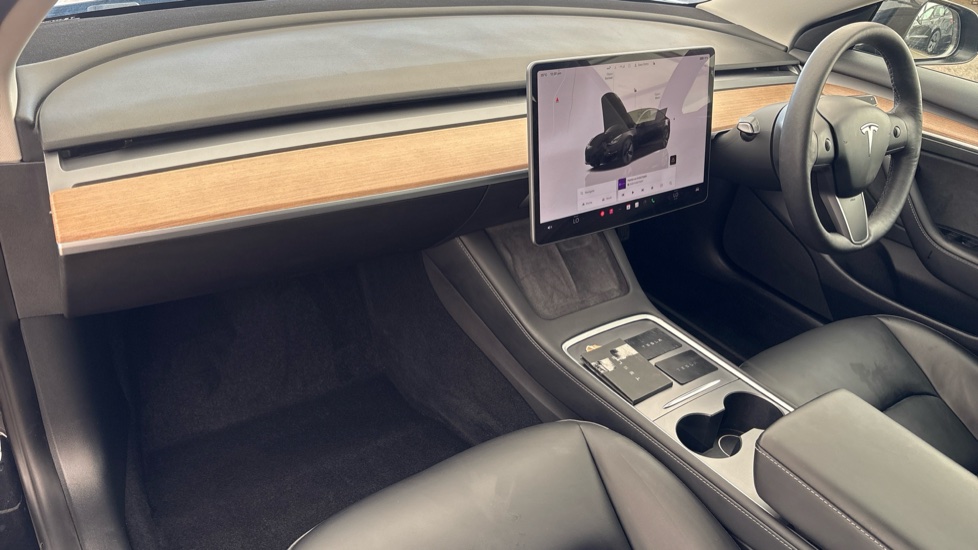 TESLA MODEL 3 Image 10