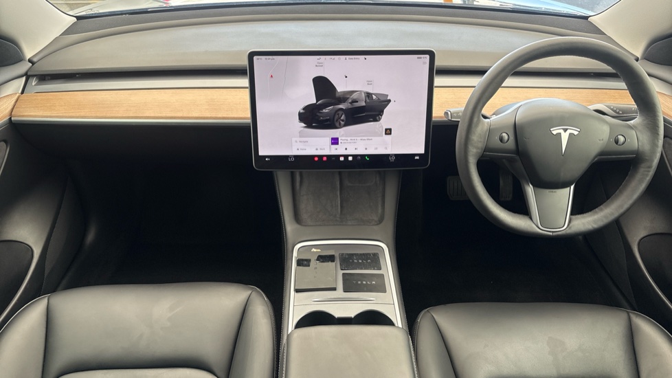 TESLA MODEL 3 Image 11