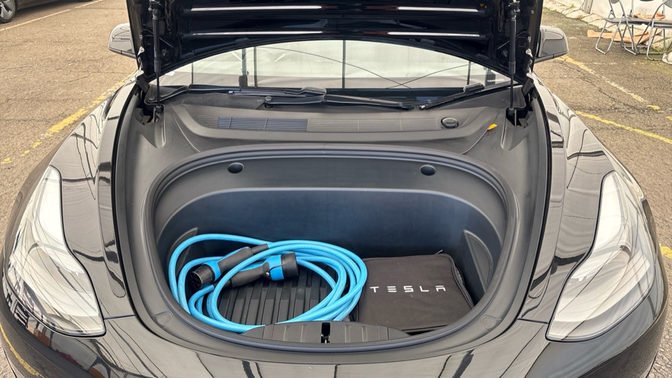 TESLA MODEL 3 Image 16