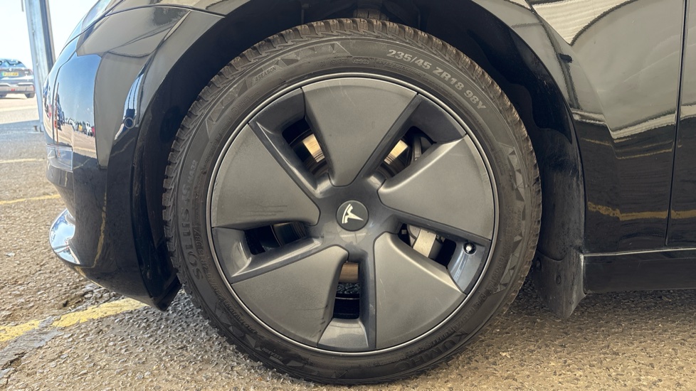 TESLA MODEL 3 Image 17