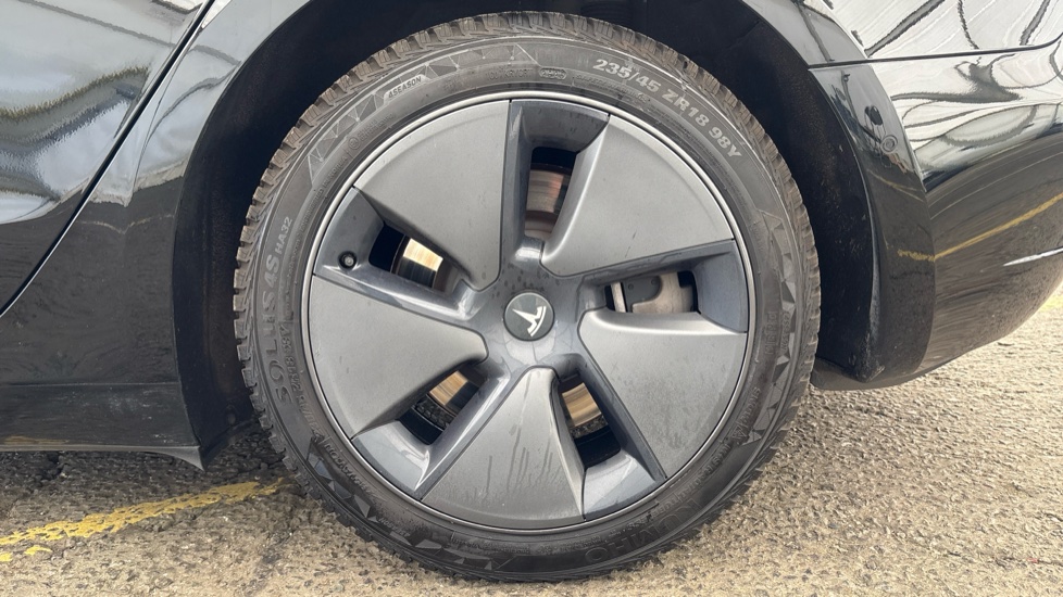 TESLA MODEL 3 Image 18