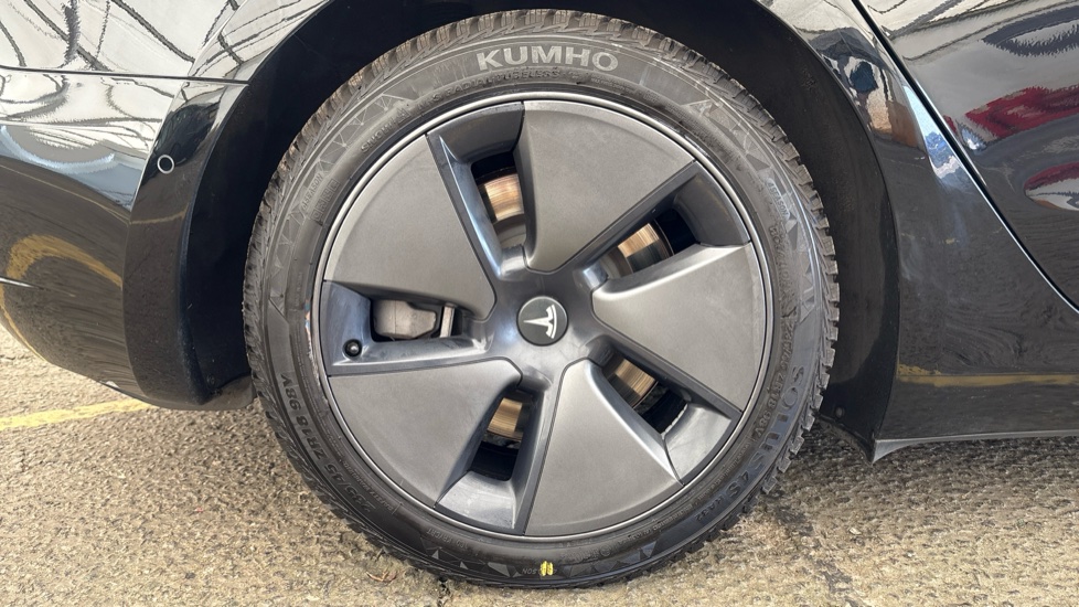 TESLA MODEL 3 Image 19