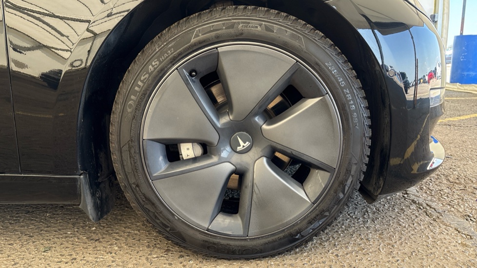 TESLA MODEL 3 Image 20
