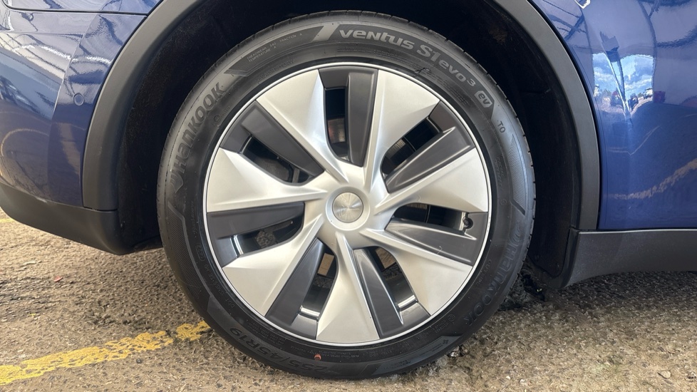 TESLA MODEL Y HATCHBACK Long Range AWD 5dr Auto