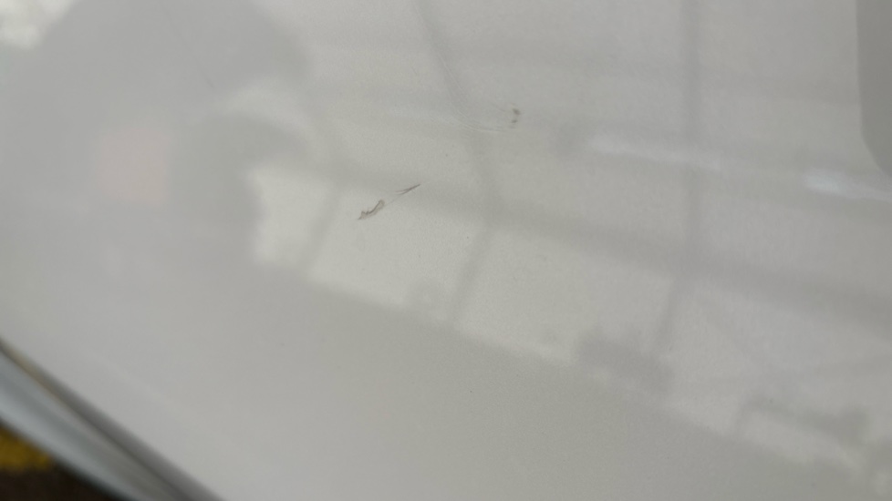 TESLA MODEL Y Scratches and chips