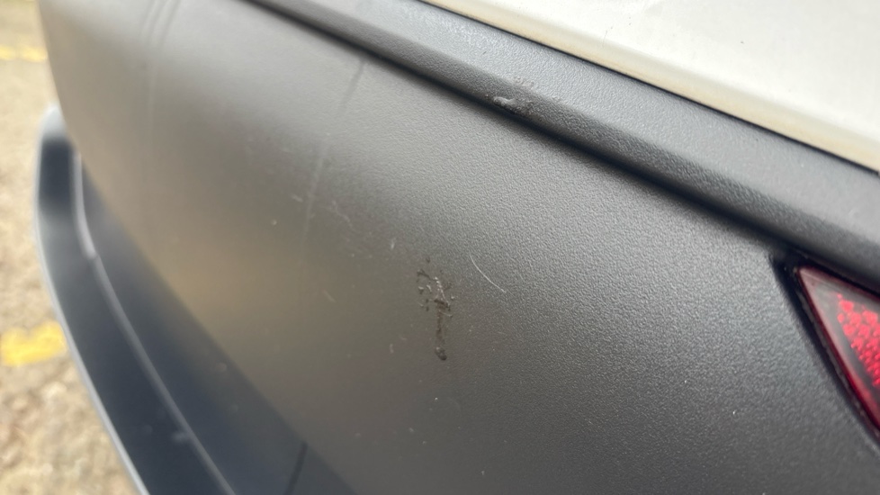 TESLA MODEL Y Scratches and contamination