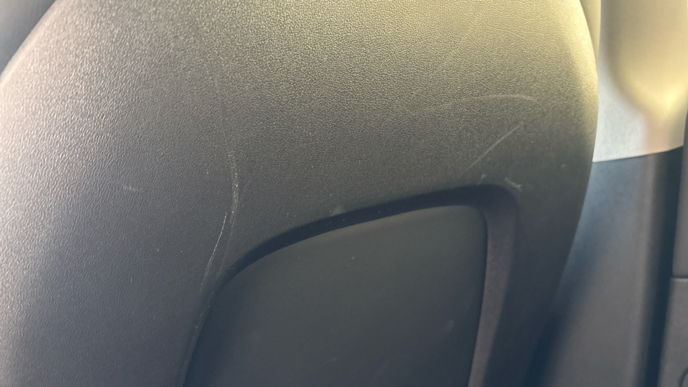 TESLA MODEL Y Scuff and scratches