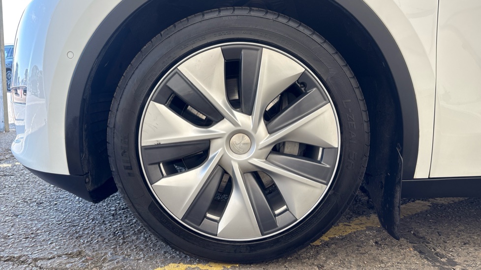 TESLA MODEL Y Image 17
