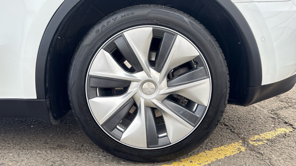 TESLA MODEL Y Image 18