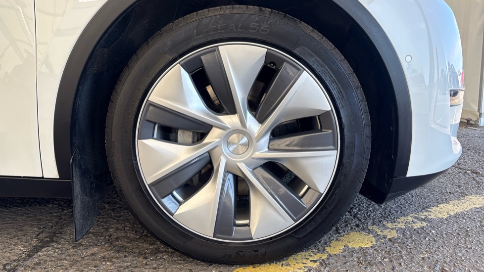 TESLA MODEL Y Image 20