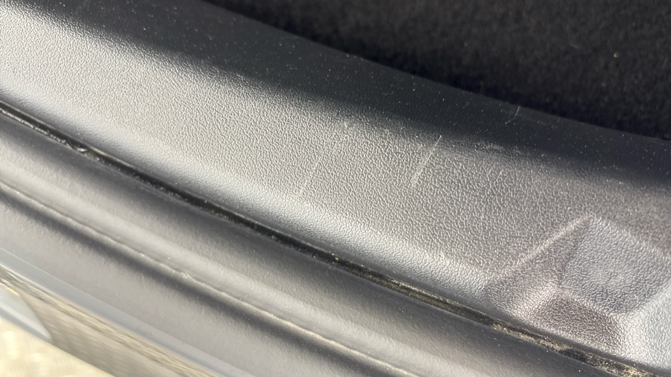 TESLA MODEL 3 scratches