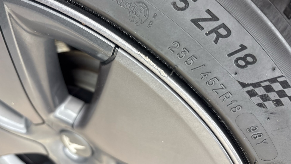 TESLA MODEL 3 scuff
