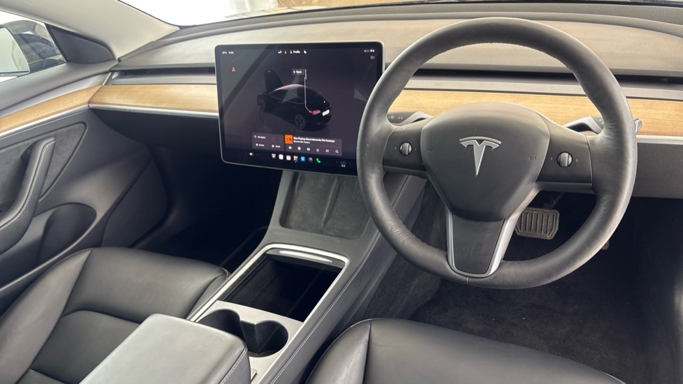 TESLA MODEL 3 Image 9