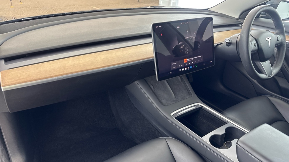 TESLA MODEL 3 Image 10