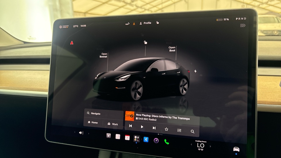 TESLA MODEL 3 Image 13