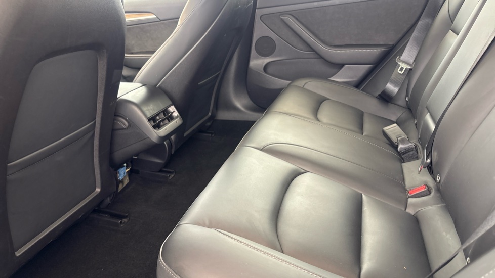 TESLA MODEL 3 Image 14