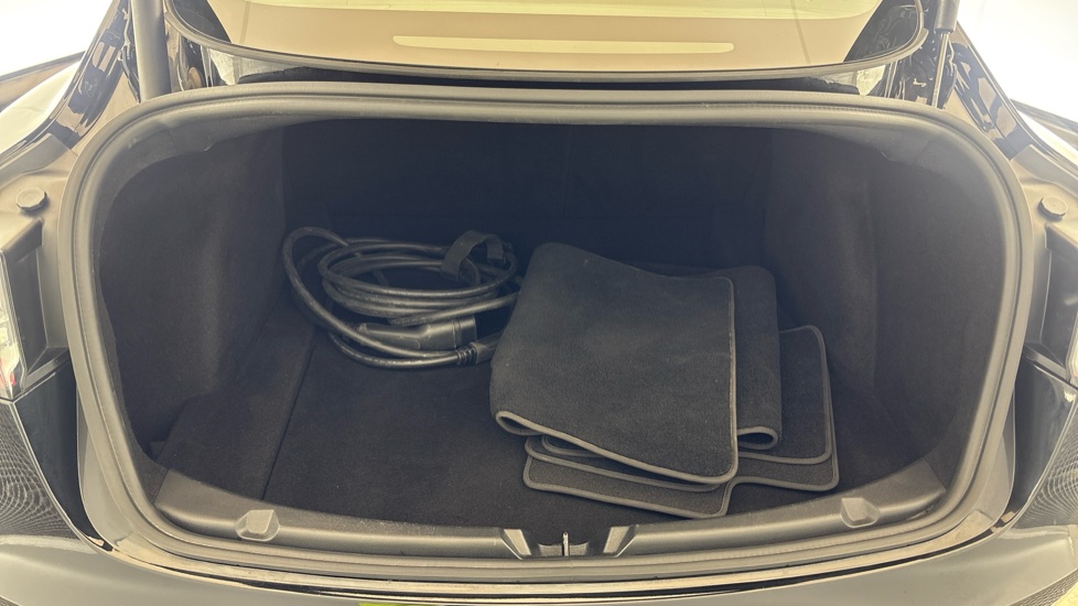 TESLA MODEL 3 Image 15