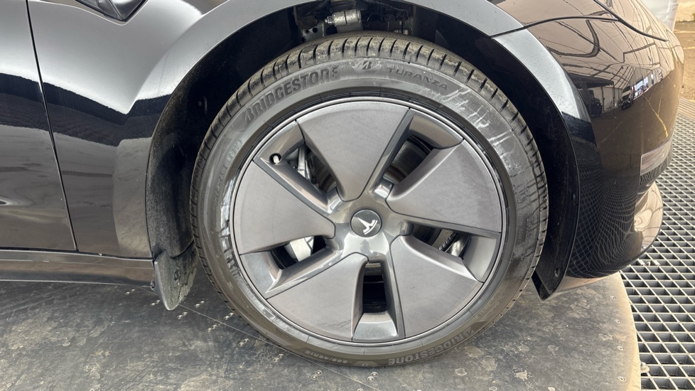 TESLA MODEL 3 Image 20