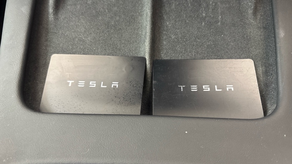 TESLA MODEL 3 two keys