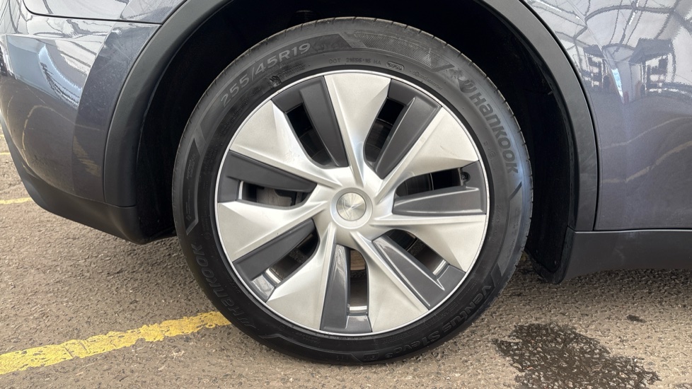 TESLA MODEL Y HATCHBACK Long Range AWD 5dr Auto