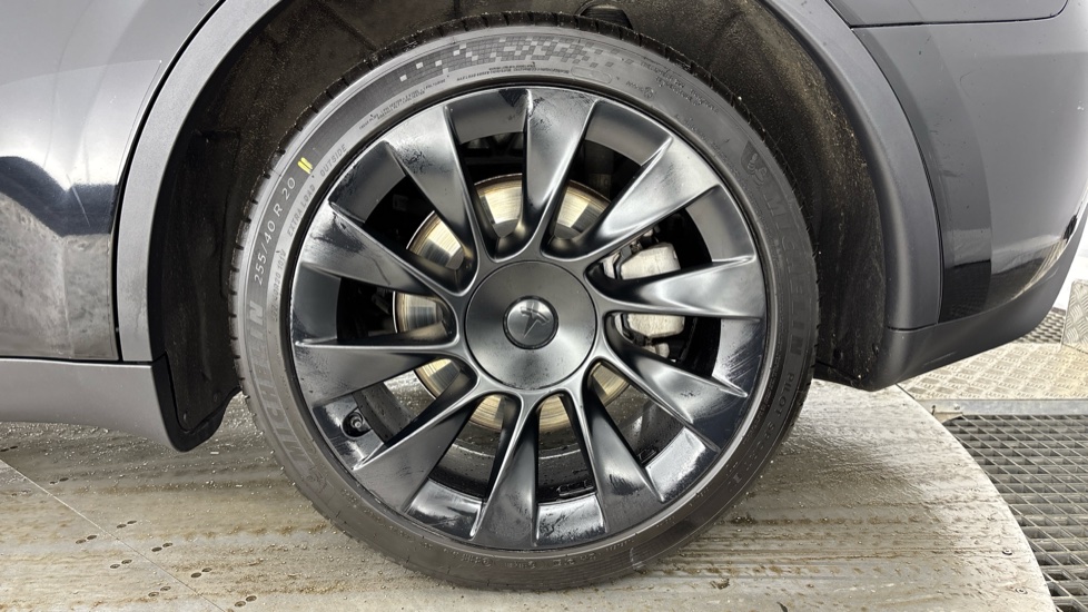 TESLA MODEL Y HATCHBACK Long Range AWD 5dr Auto