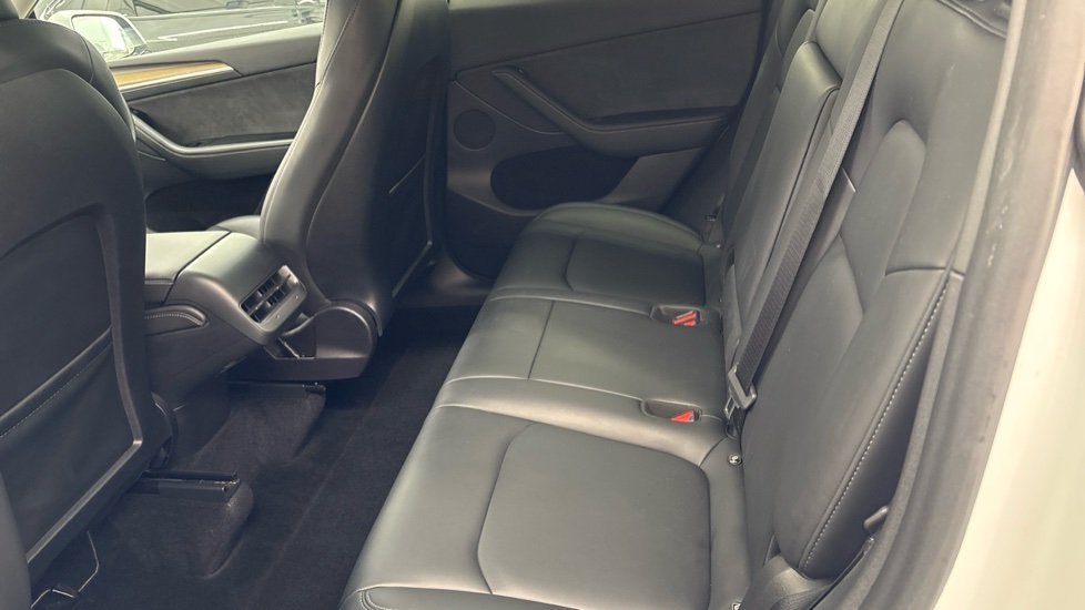 TESLA MODEL Y HATCHBACK RWD 5dr Auto