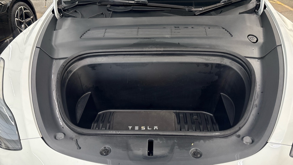 TESLA MODEL Y HATCHBACK RWD 5dr Auto