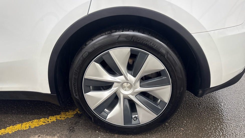 TESLA MODEL Y HATCHBACK RWD 5dr Auto