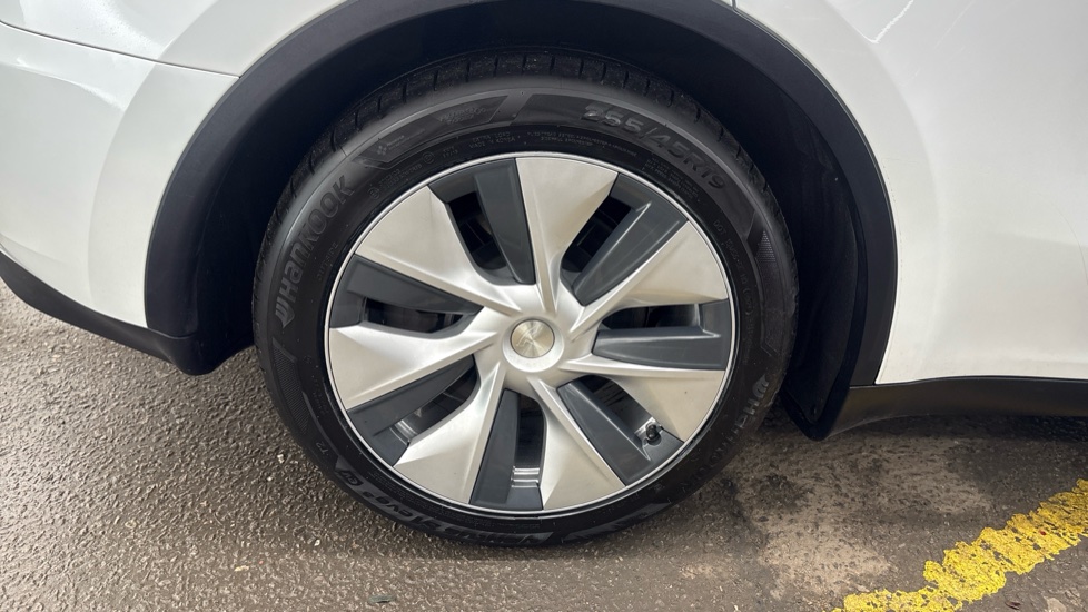 TESLA MODEL Y HATCHBACK RWD 5dr Auto