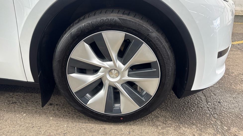 TESLA MODEL Y HATCHBACK RWD 5dr Auto