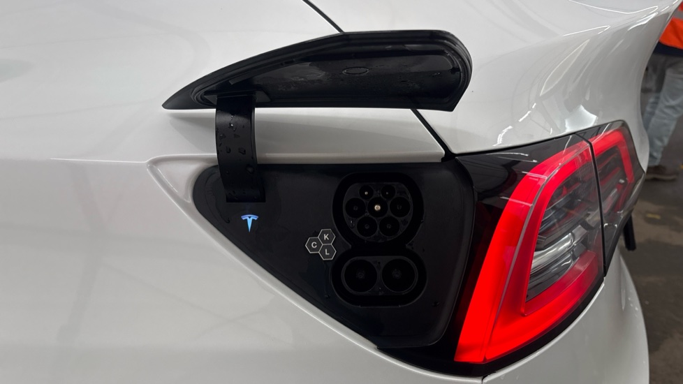 TESLA MODEL Y HATCHBACK RWD 5dr Auto