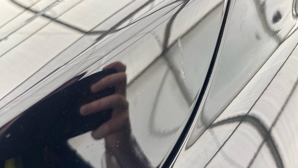 MG MG4 scratches