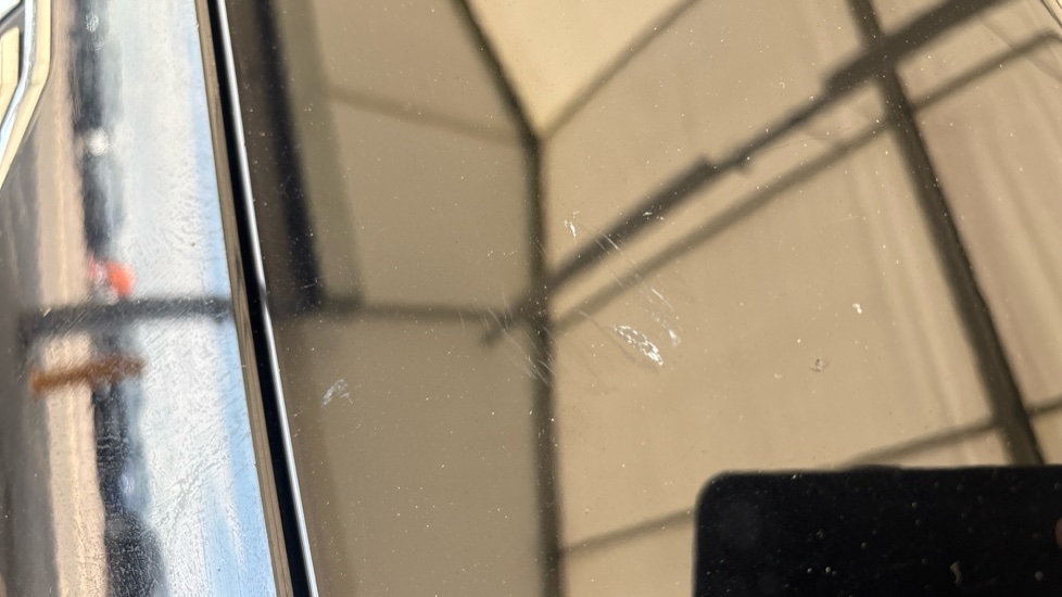 MG MG4 scratches and chips