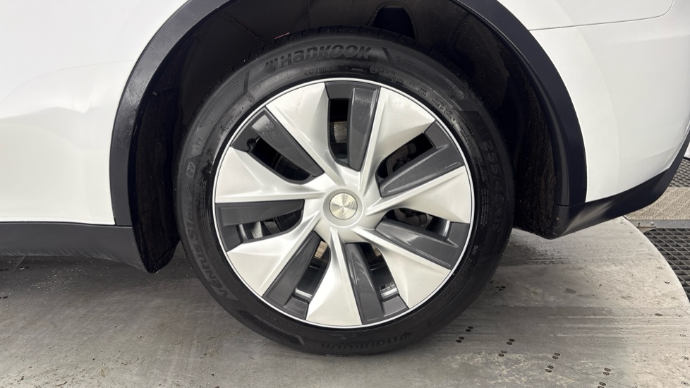 TESLA MODEL Y HATCHBACK Long Range AWD 5dr Auto