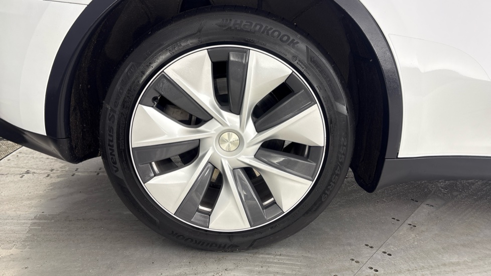 TESLA MODEL Y HATCHBACK Long Range AWD 5dr Auto