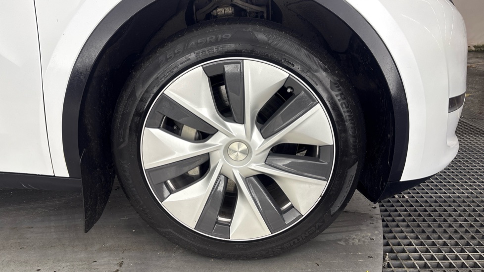 TESLA MODEL Y HATCHBACK Long Range AWD 5dr Auto