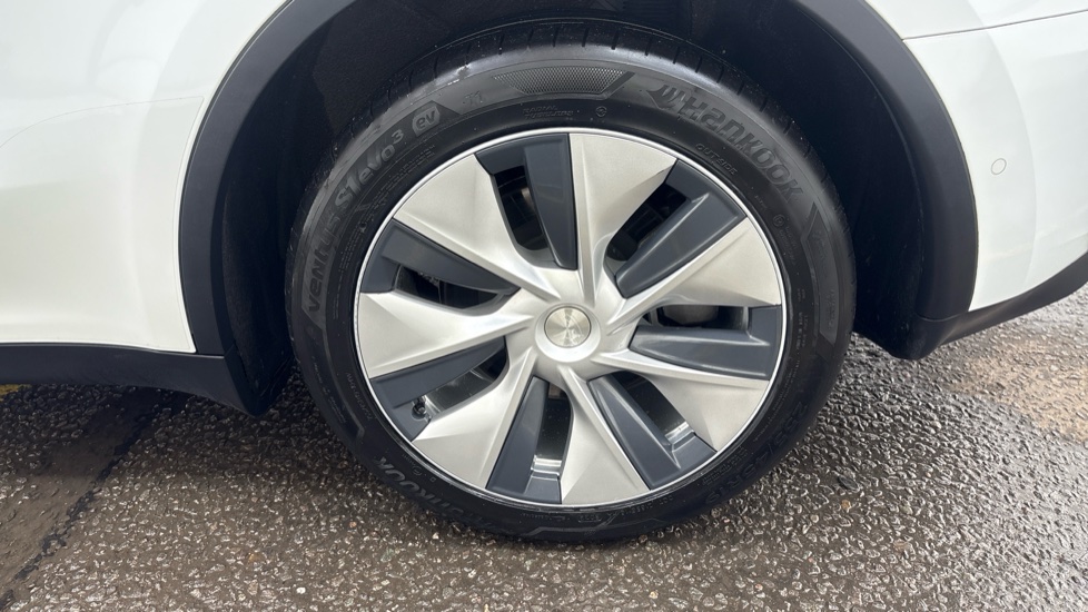 TESLA MODEL Y HATCHBACK Long Range AWD 5dr Auto