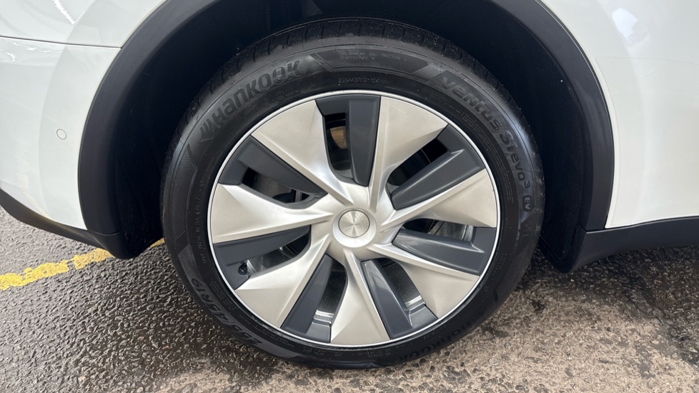 TESLA MODEL Y HATCHBACK Long Range AWD 5dr Auto